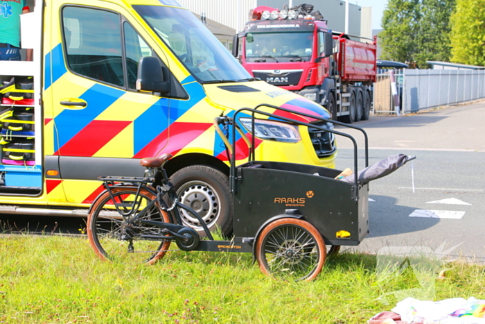 Bakfiets bestuurder gewond bij aanrijding met bestelbus