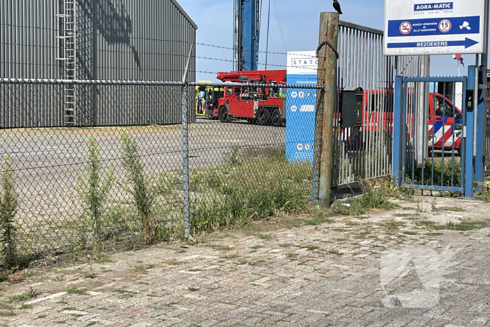 Hulpdiensten ingezet voor gevallen persoon in schip