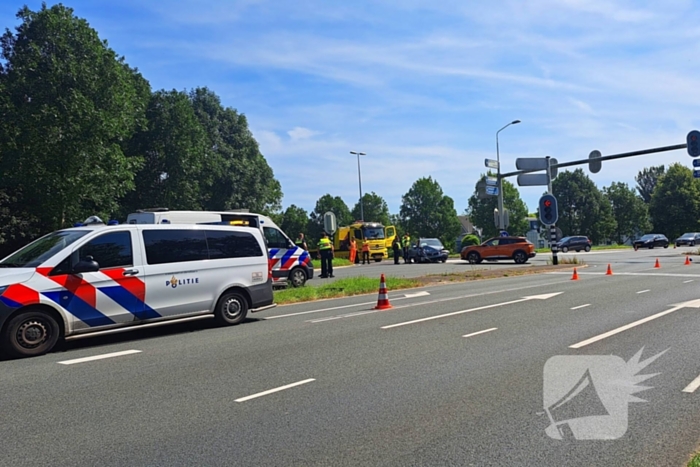 Twee voertuigen beschadigd na botsing