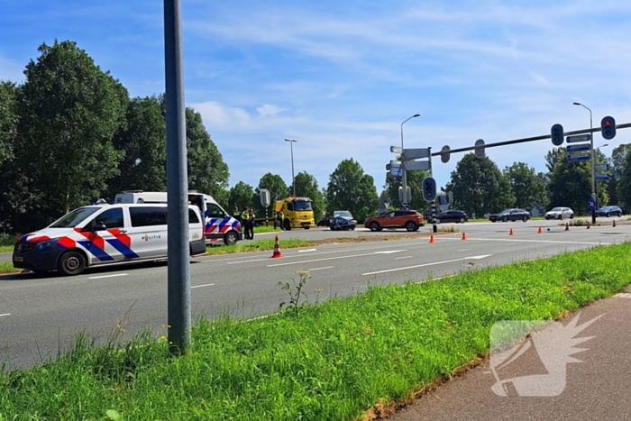 Twee voertuigen beschadigd na botsing