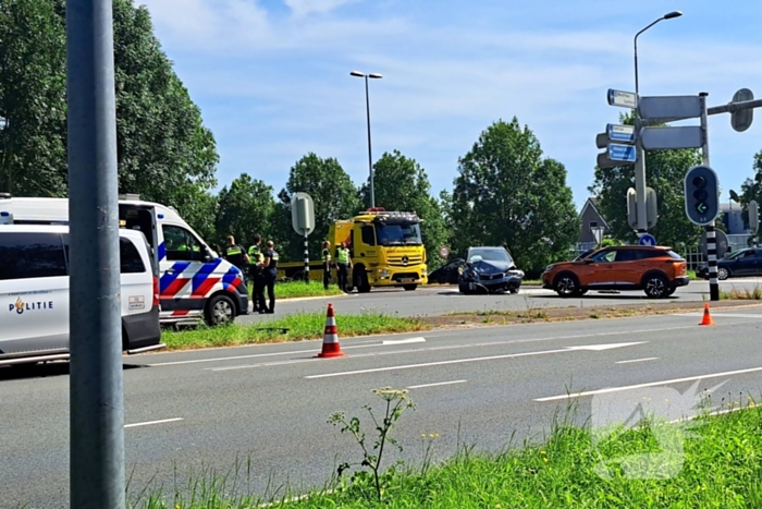 Twee voertuigen beschadigd na botsing