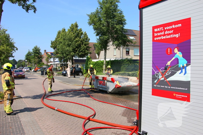 Brandweer ingezet voor brandende bouwcontainer