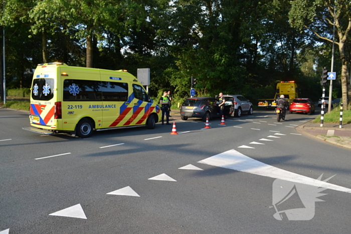 Twee voertuigen betrokken bij kop-staartbotsing