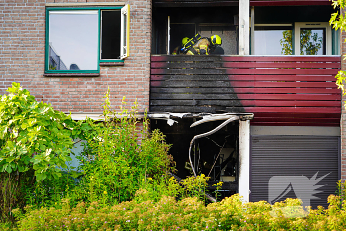 Brandweer ingezet voor uitslaande brand bij appartementencomplex