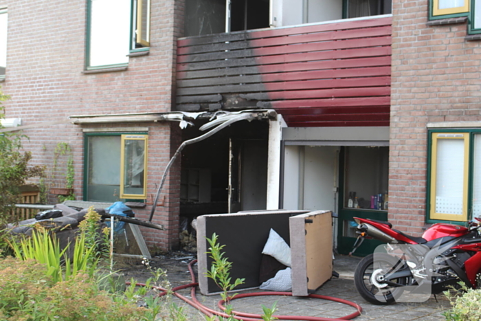 Brandweer ingezet voor uitslaande brand bij appartementencomplex