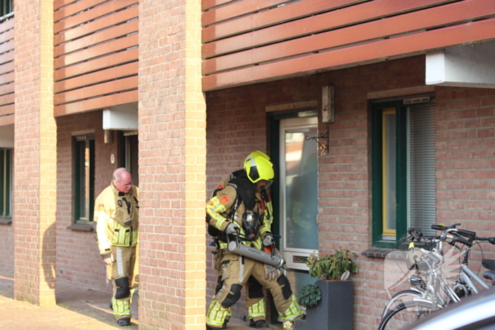 Brandweer ingezet voor uitslaande brand bij appartementencomplex