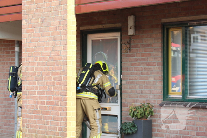 Brandweer ingezet voor uitslaande brand bij appartementencomplex