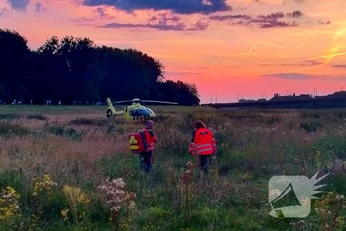 Hulpdiensten ingezet voor twee personen te water