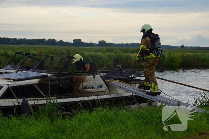 Flinke brand verwoest plezierjacht