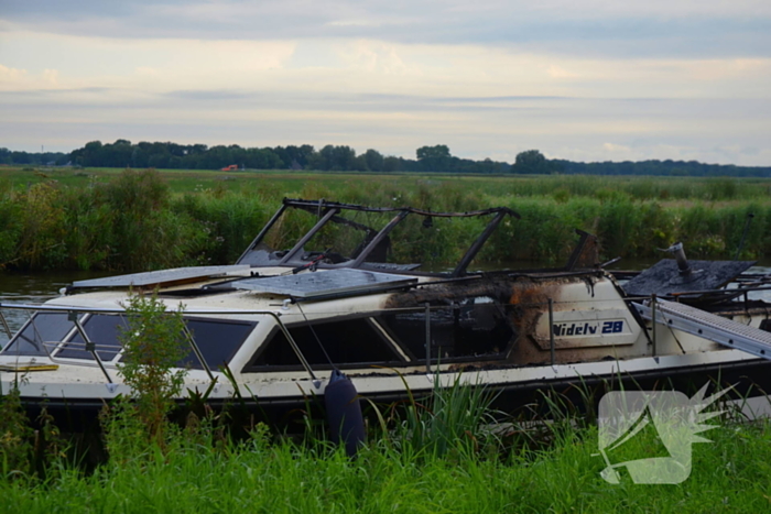 Flinke brand verwoest plezierjacht