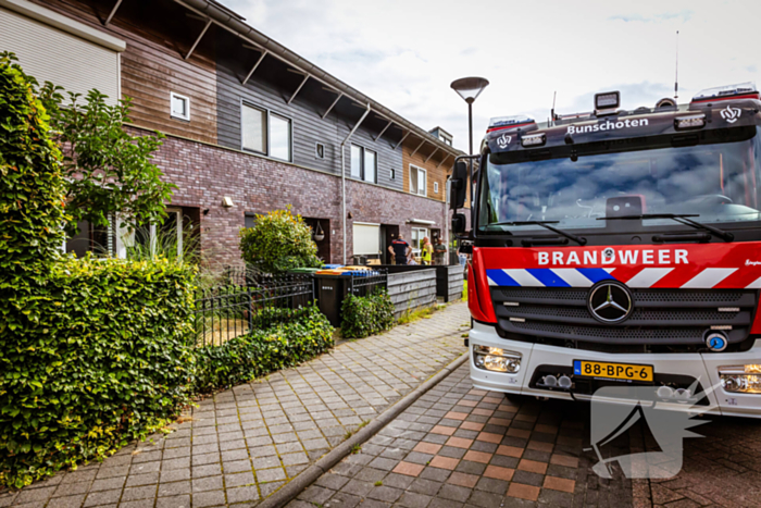 Brandweer doet onderzoek naar vreemde lucht in woning