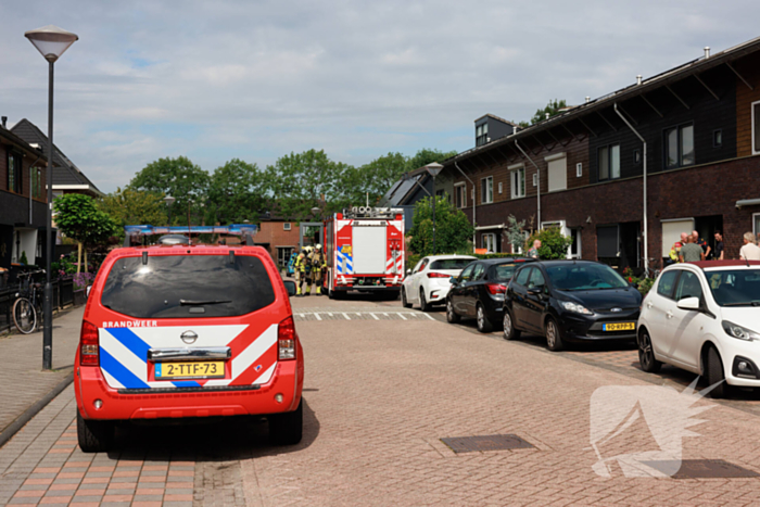 Brandweer doet onderzoek naar vreemde lucht in woning