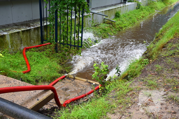 Brandweer pompt parkeerkelder leeg