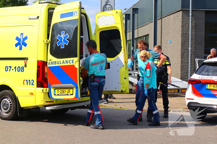 Vrouw in scootmobiel gewond op straat