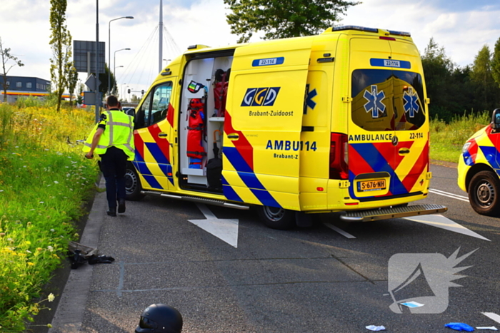 Motorrijder schept fietser