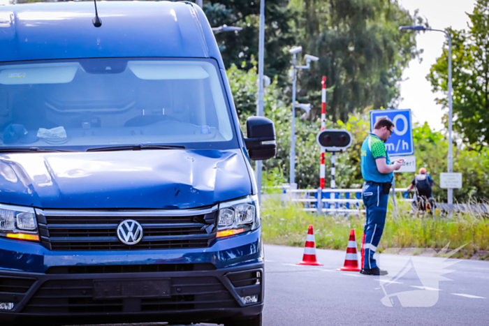 Traumateam ingezet na ongeval met racefietster en bestelbus