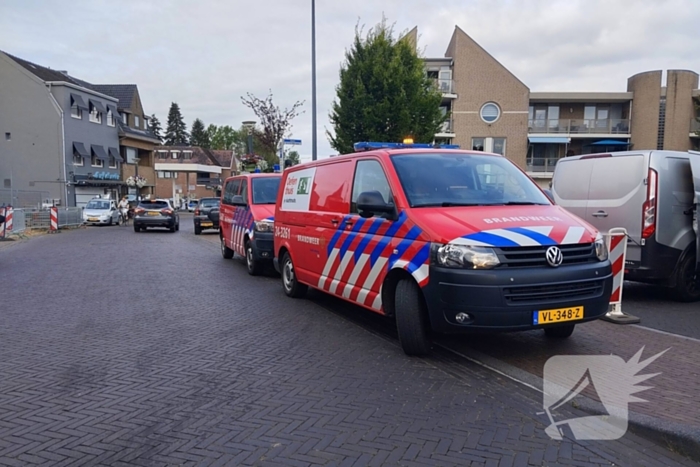 Vlammen uit muren van gemeentehuis na onkruidverbranding