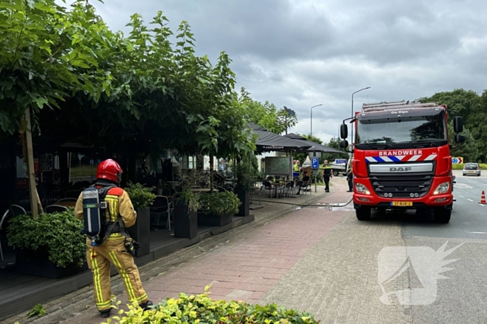 Forse rookontwikkeling door brand in keuken van eetcafé