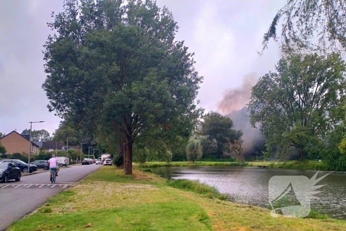 Veel rookontwikkeling bij uitslaande brand