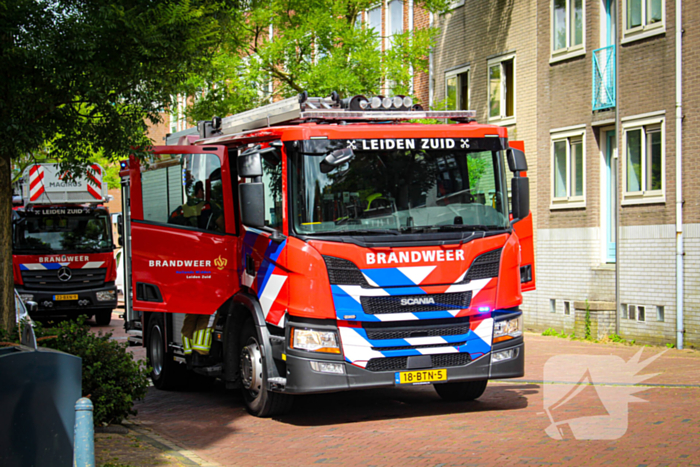 Alerte buurtbewoner wekt bewoner nadat woning vol rook staat