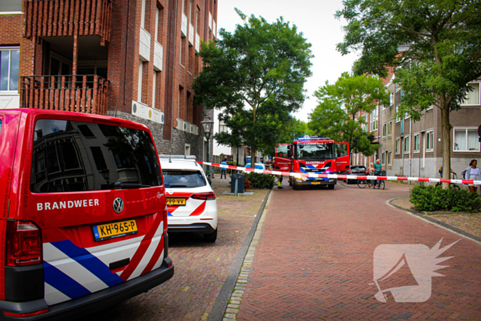 Alerte buurtbewoner wekt bewoner nadat woning vol rook staat