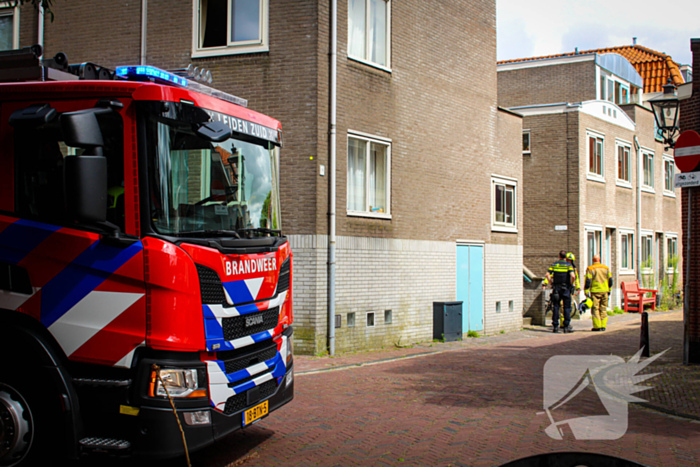 Alerte buurtbewoner wekt bewoner nadat woning vol rook staat