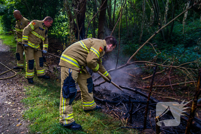 Brand in bosschage snel onder controle