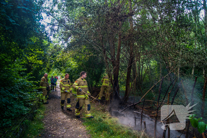 Brand in bosschage snel onder controle