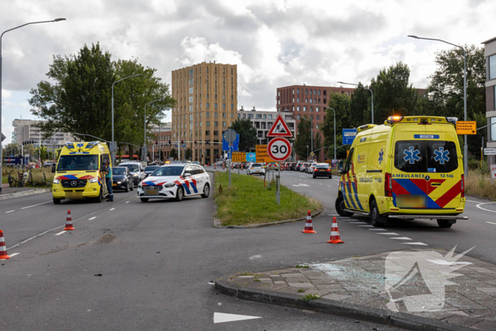 Gewonde en voertuigen zwaar beschadigd na aanrijding