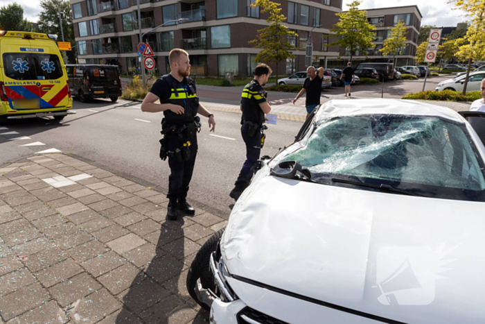 Gewonde en voertuigen zwaar beschadigd na aanrijding