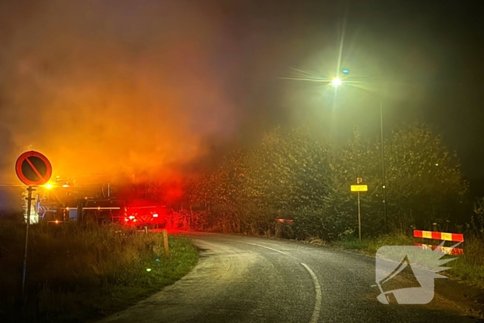 Grote brand in leegstaande boerderij