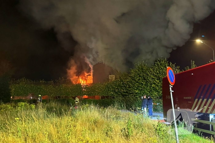 Grote brand in leegstaande boerderij