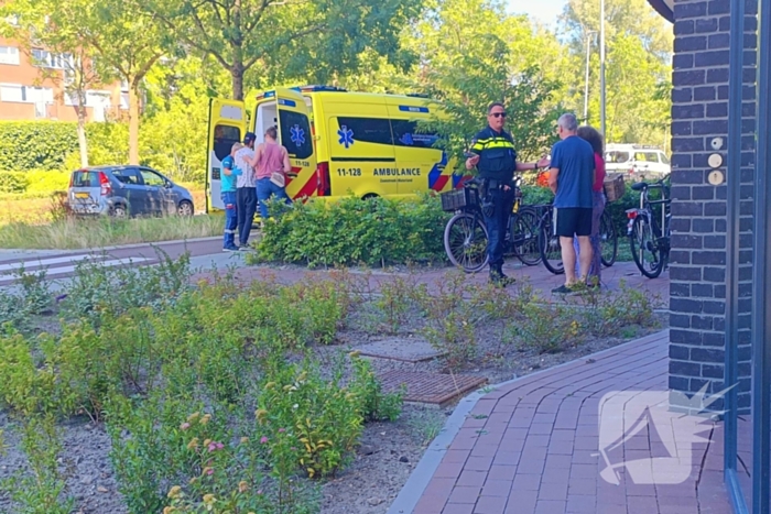 Automobilist schept fietser bij fietsoversteekplaats