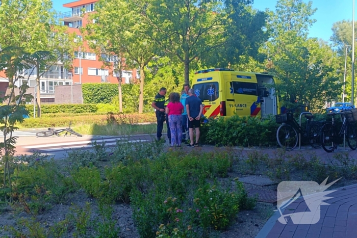 Automobilist schept fietser bij fietsoversteekplaats