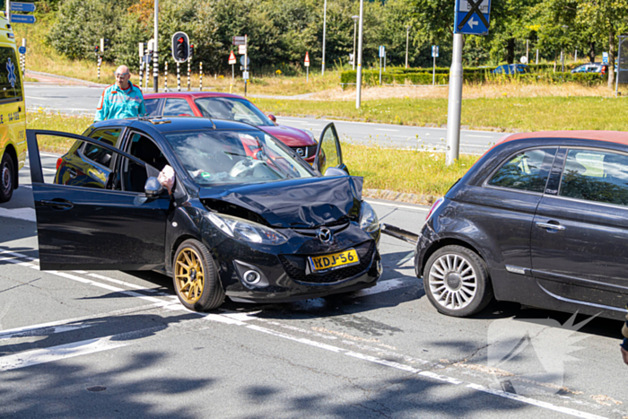 Auto's beschadigd bij kop-staartbotsing