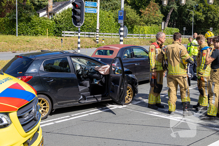 Auto's beschadigd bij kop-staartbotsing