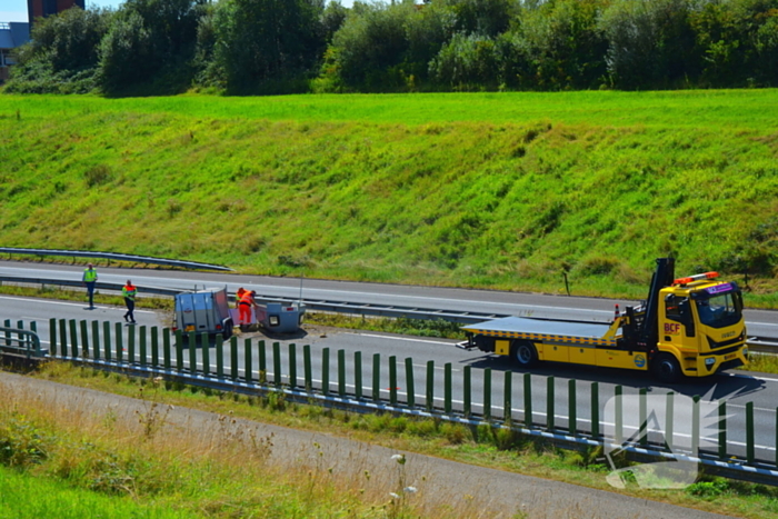 Verkeershinder na gekantelde paardentrailer