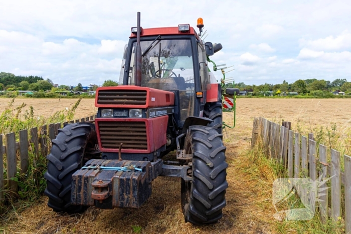 Boer handelt snel en voorkomt dat tractor uitbrand