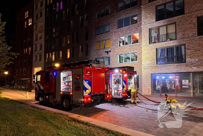 Brandweer haalt bewoners uit appartementen wegens brand