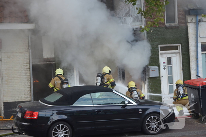 Grote uitslaande brand in pizzeria