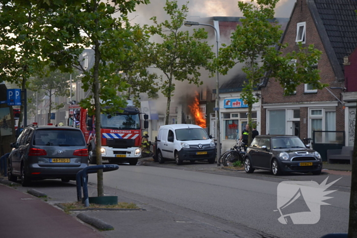 Grote uitslaande brand in pizzeria