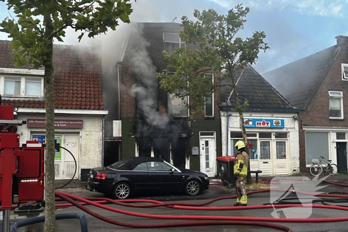 Grote uitslaande brand in pizzeria