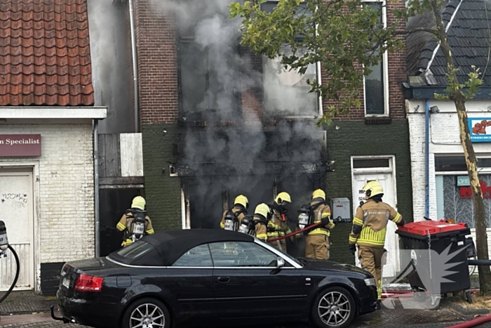 Grote uitslaande brand in pizzeria