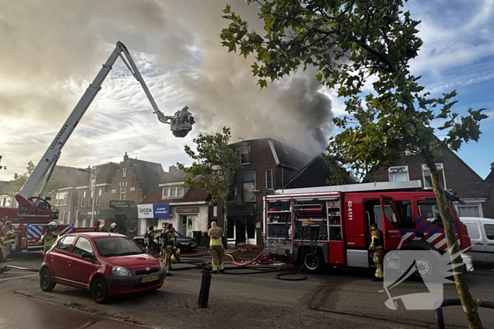 Grote uitslaande brand in pizzeria