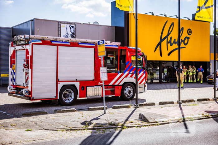 Onderzoek naar mogelijke brand bij Hubo