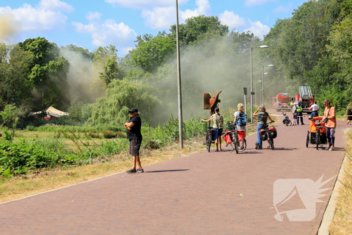 Veel rook bij uitslaande brand in buurtboerderij