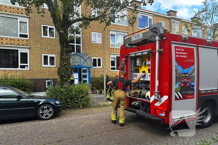 Brandweer ventileert woning na keukenbrand