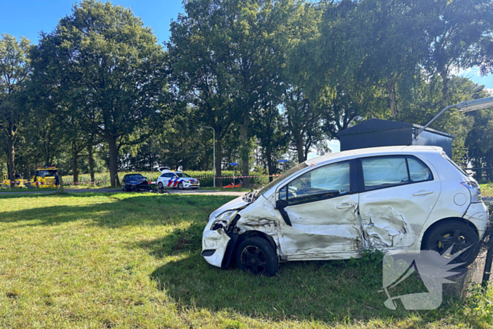 Auto's zwaarbeschadigd bij aanrijding