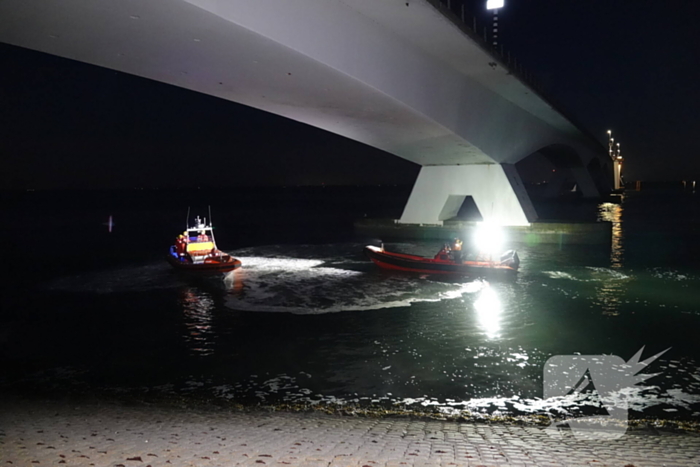 Zoektocht naar persoon te water