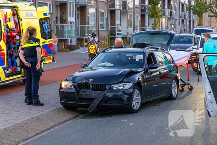 Gewonde en voertuigen zwaar beschadigd na aanrijding